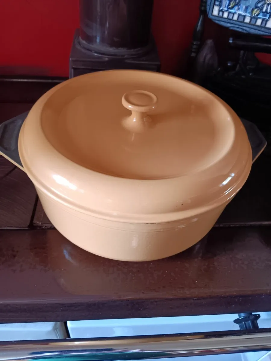 Cast iron pot - Image 2