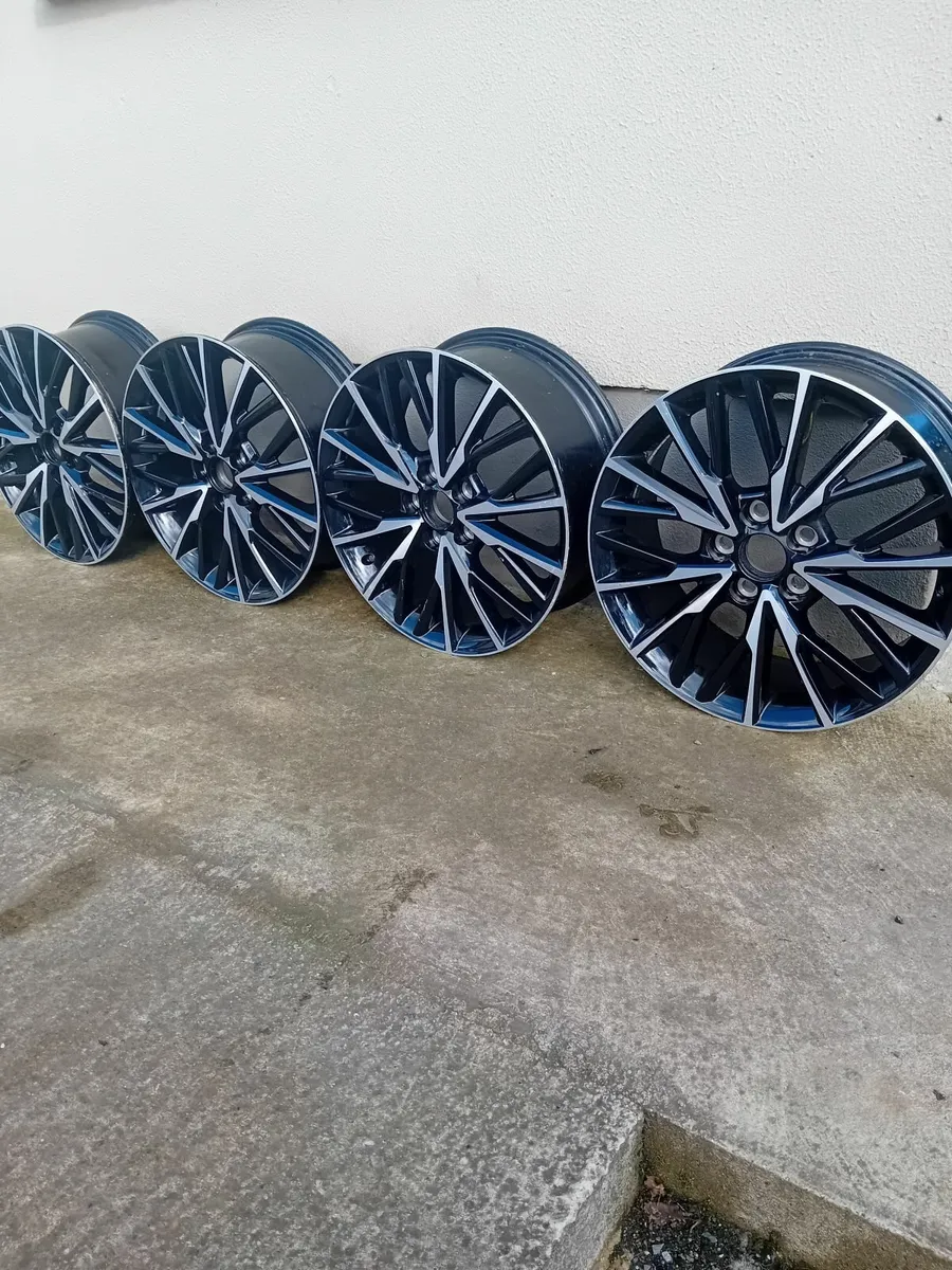 Toyota Alloys 18 inch 5×114.3 - Image 1