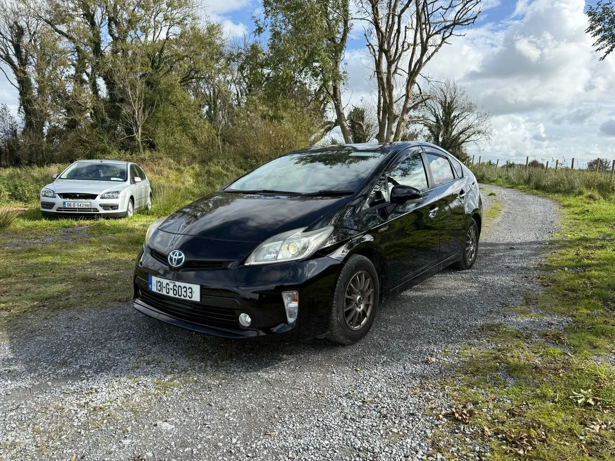 Toyota Prius Hybrid LOW MILEAGE - Image 3