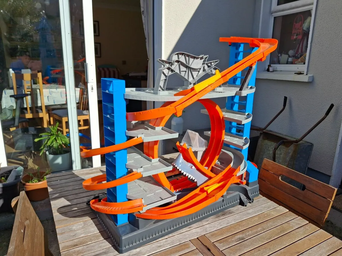 Hot wheels shark attack garage_ Criss Cross Crash - Image 2
