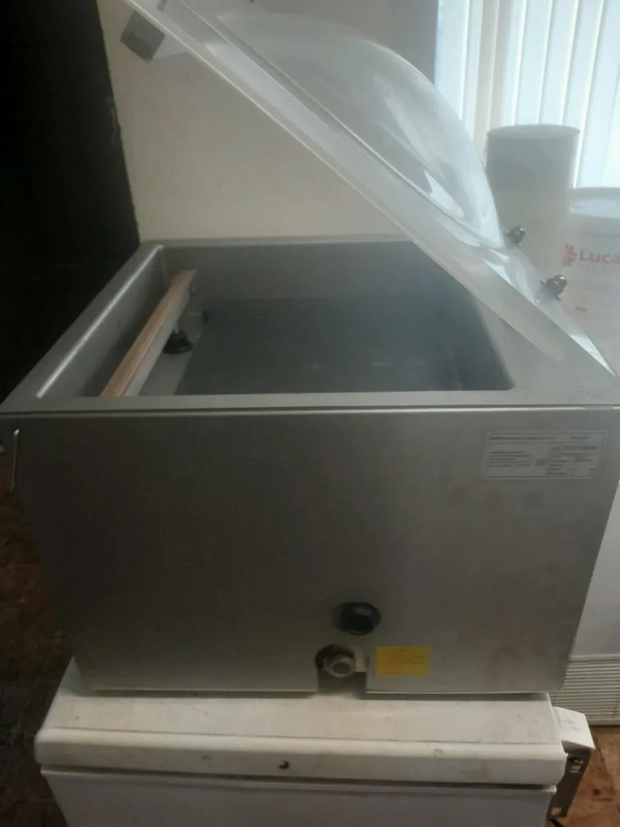 Mincer, vaccum packer and display boards - Image 3