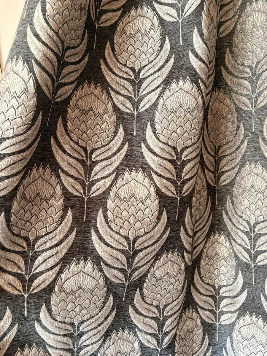 Curtains - Image 2