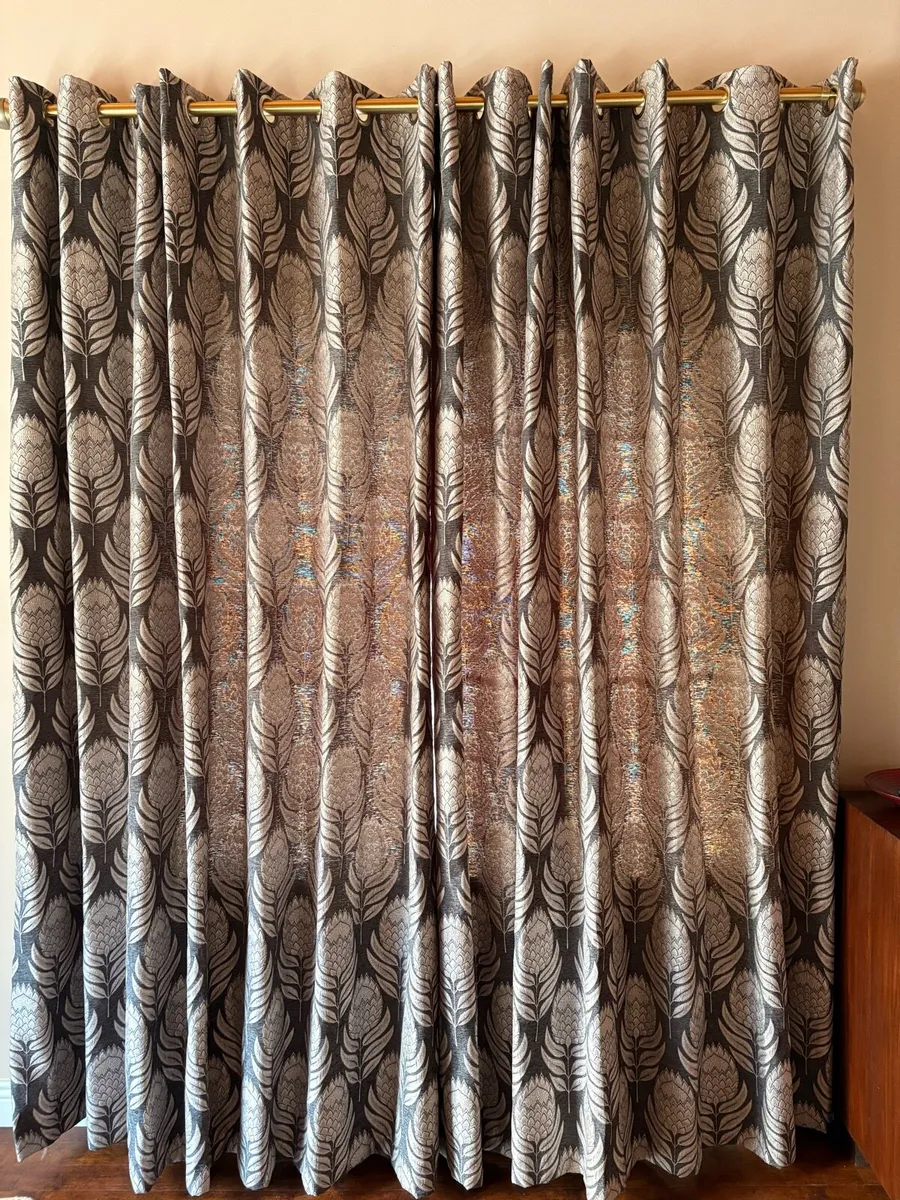 Curtains - Image 3
