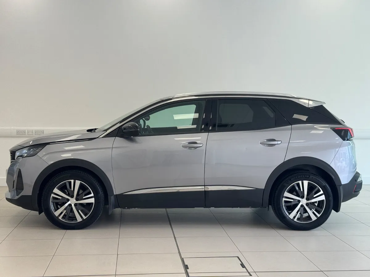 Peugeot 3008 2023 diesel auto low Kms - Image 4