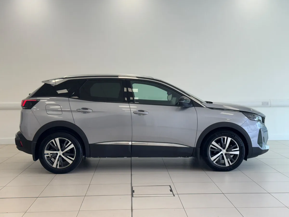 Peugeot 3008 2023 diesel auto low Kms - Image 3