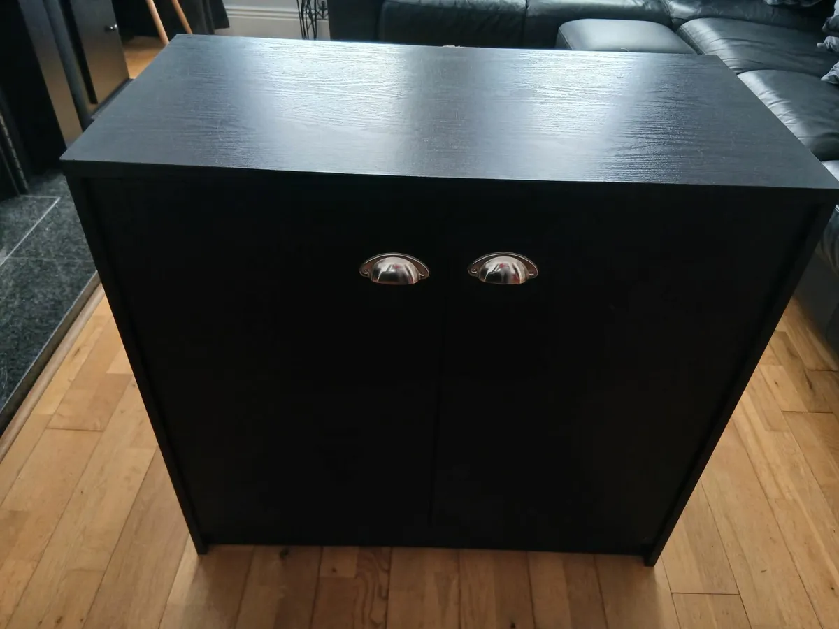 Living room cabinets - Image 1