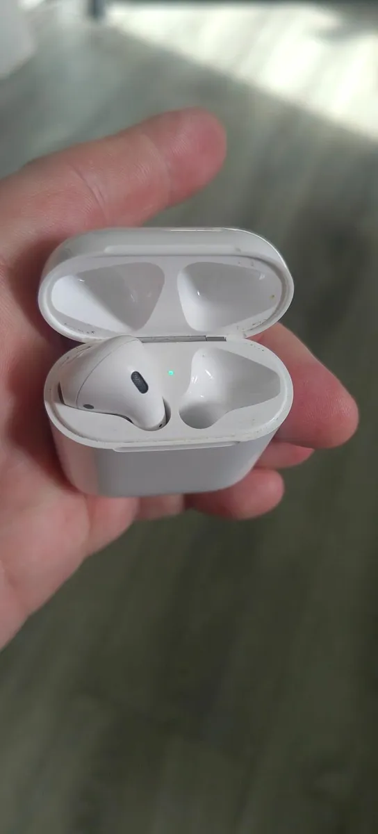 Genuine Apple Airpods  2 Gen - Image 4