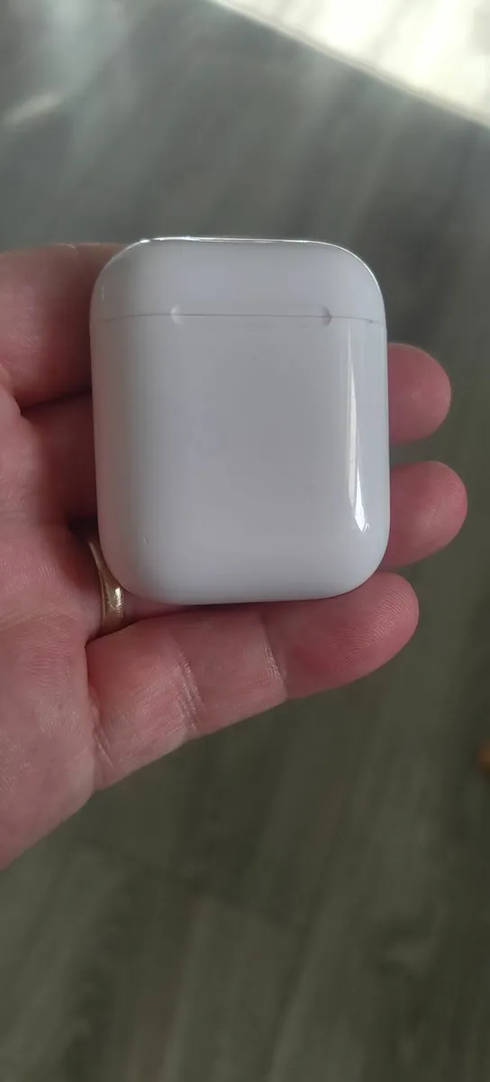 Genuine Apple Airpods  2 Gen - Image 1
