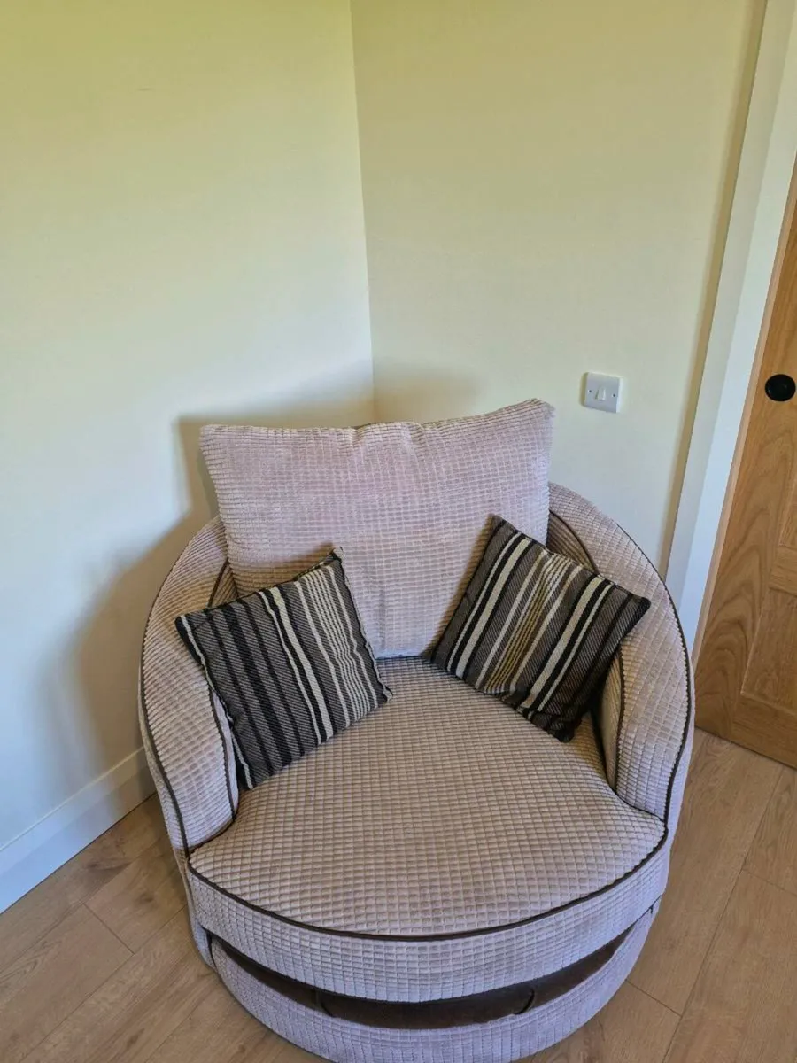 Swivel Armchair - Image 3