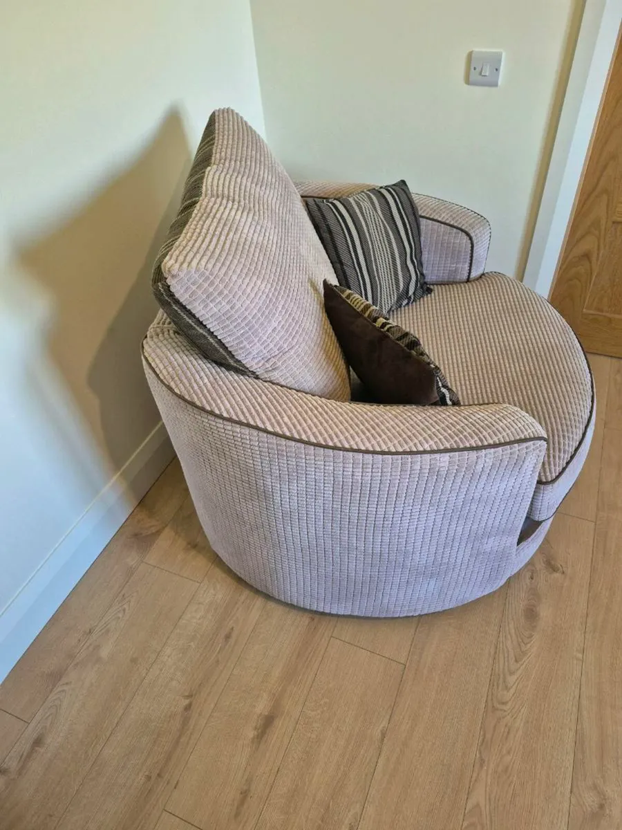 Swivel Armchair - Image 4