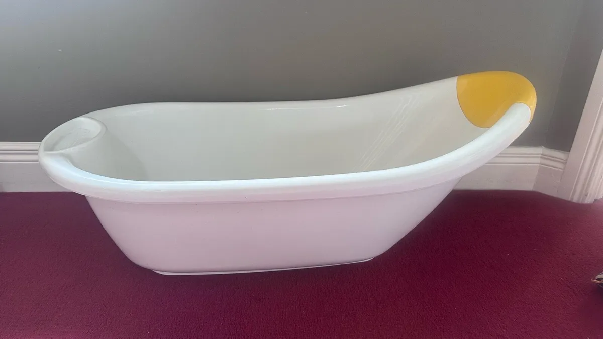 Collection of new born items - Image 2