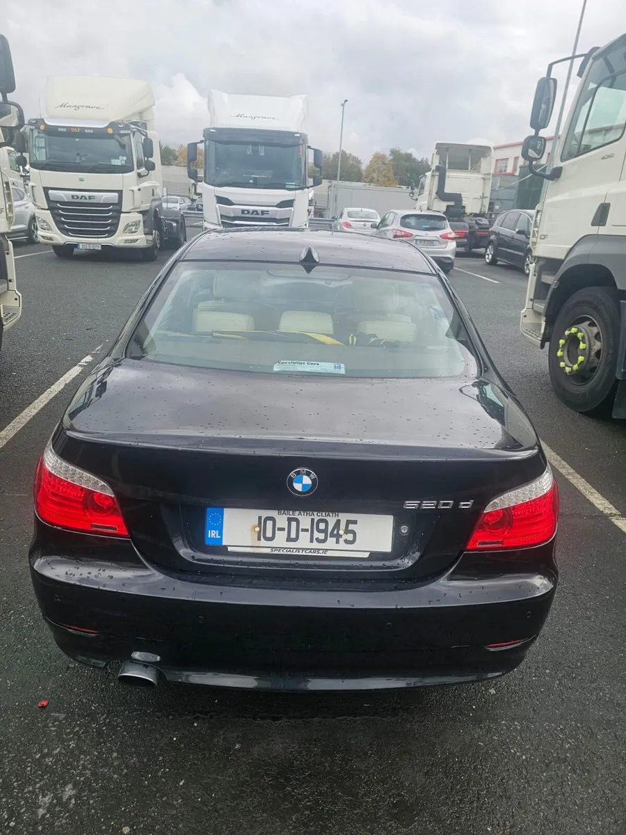 BMW 5-Series 2010 - Image 2