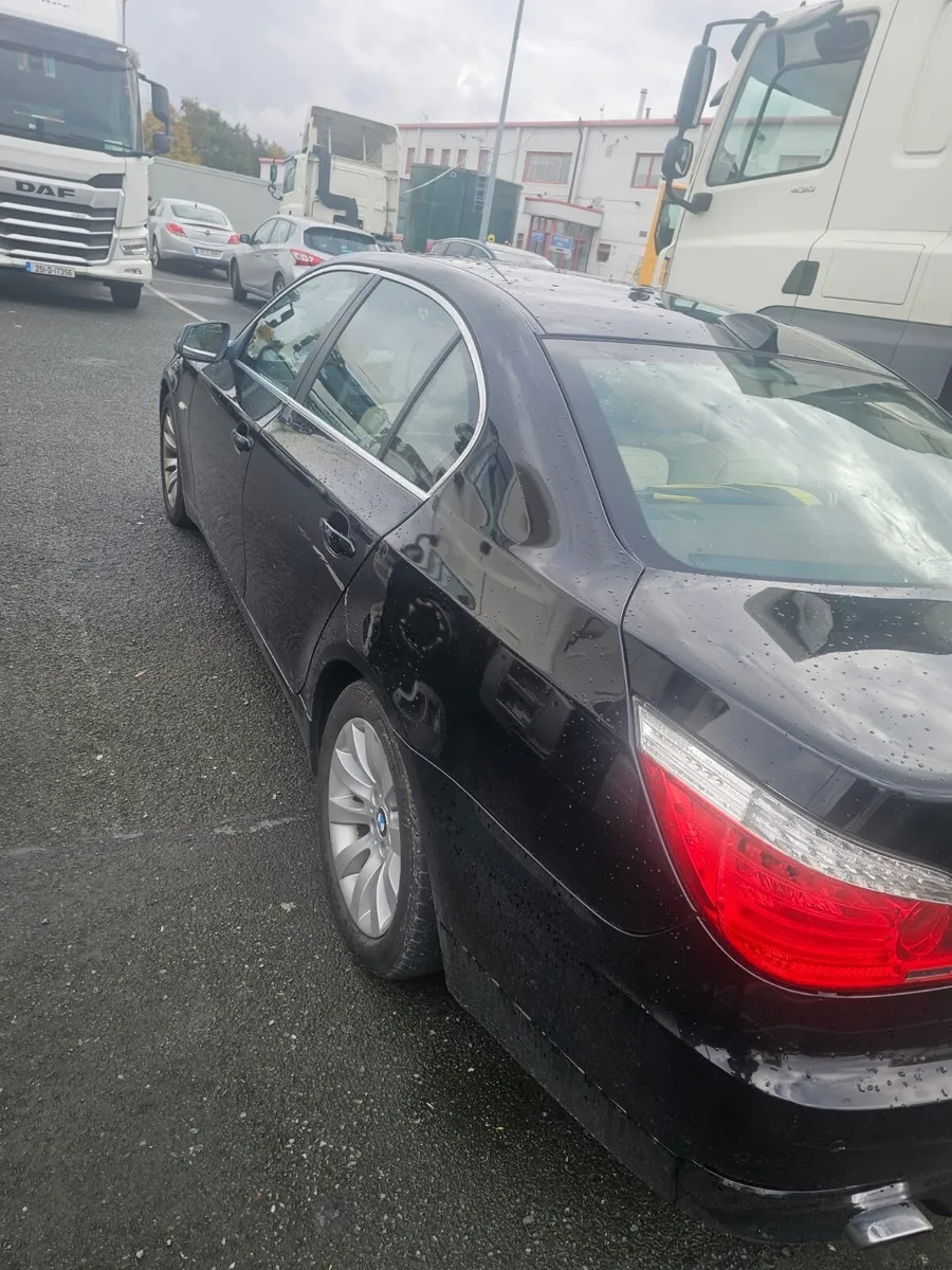 BMW 5-Series 2010 - Image 4