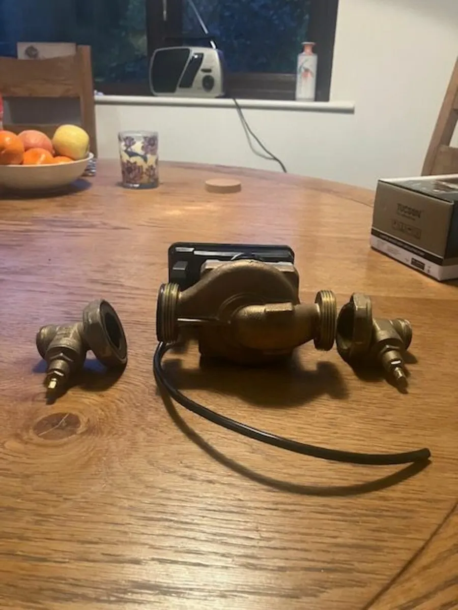 TUCSON BRONZE BODY CIRCULATING PUMP - Image 2