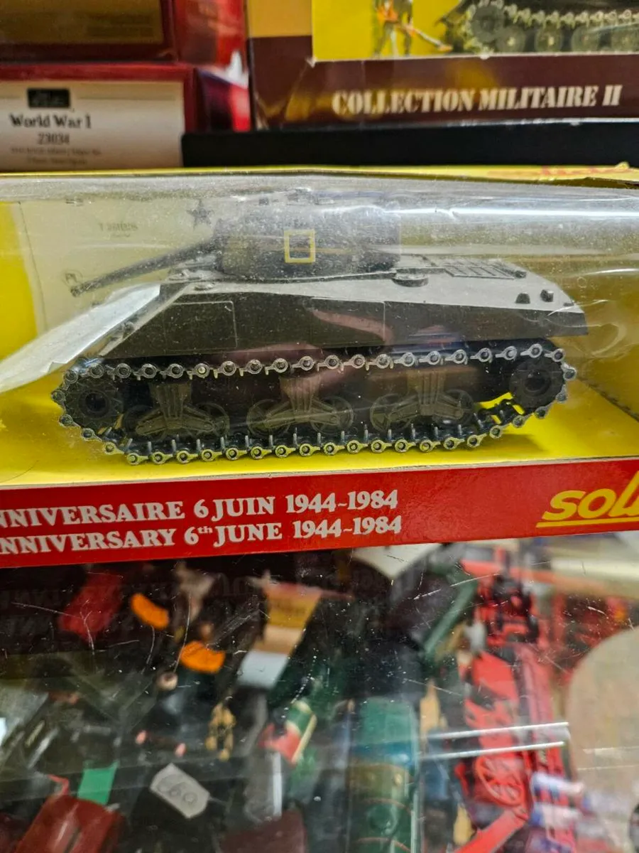 Corgi Solido Sherman Tank - Image 2