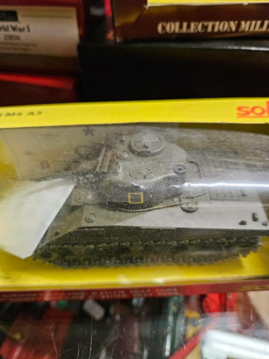 Corgi Solido Sherman Tank - Image 3