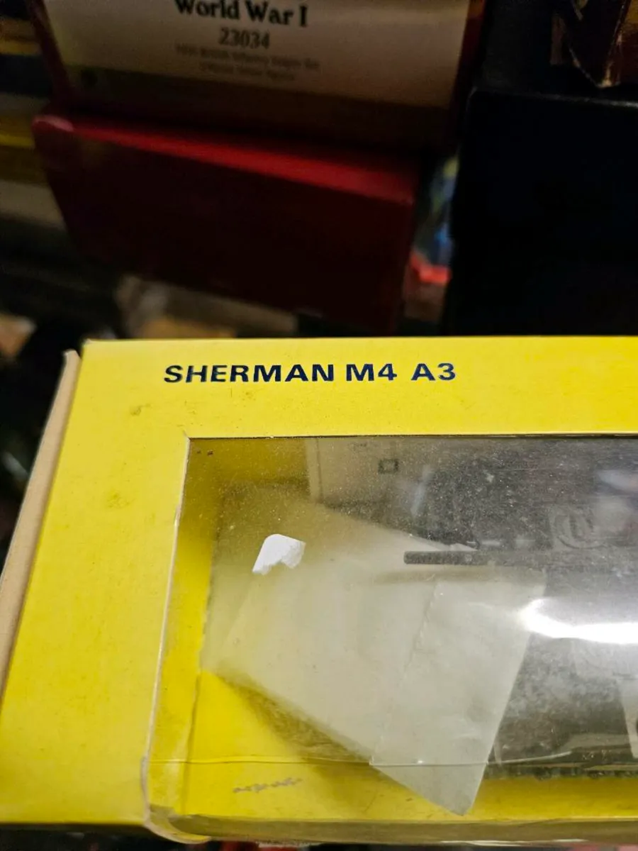 Corgi Solido Sherman Tank - Image 4