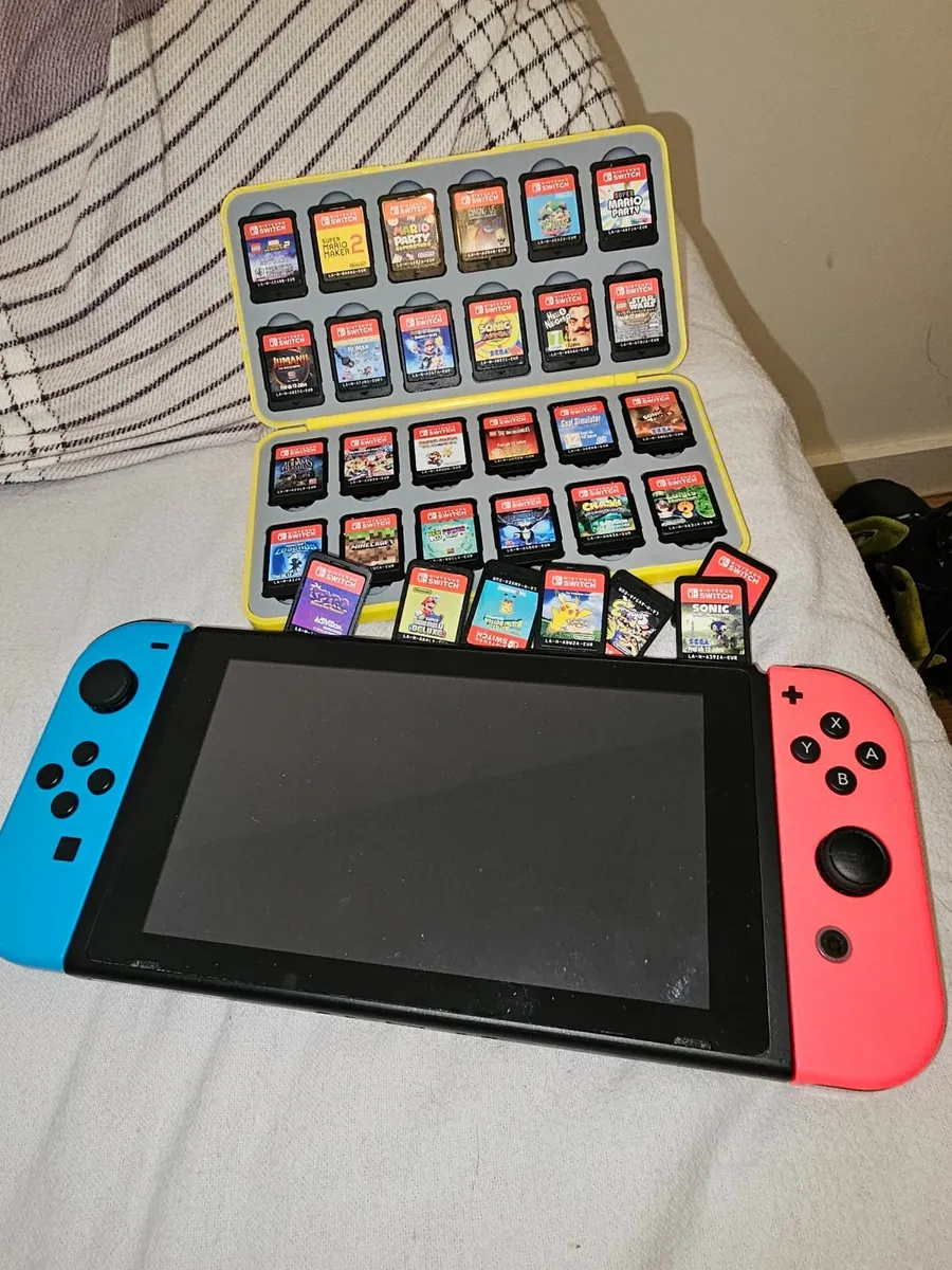 1 CASE +33 GAMES + Nintendo Switch Console, 32GB - Image 2