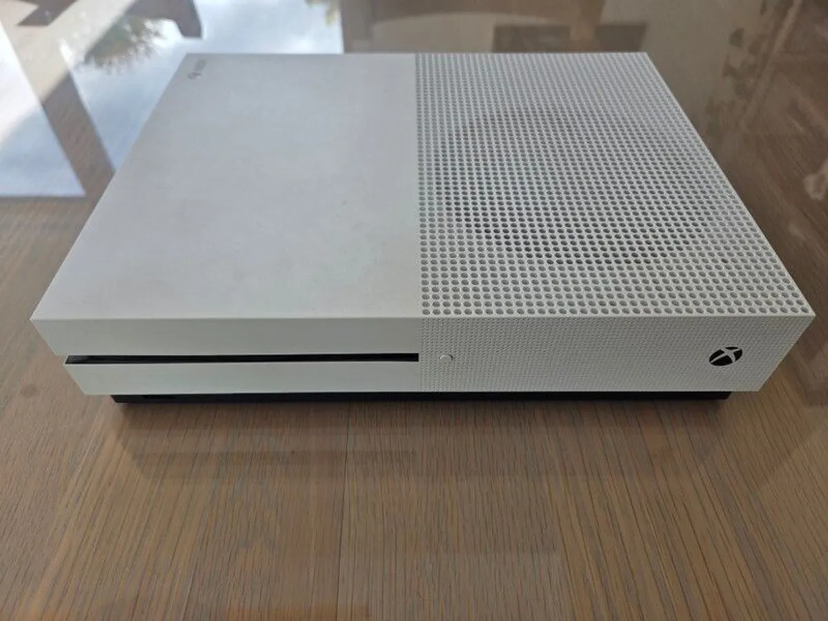 Xbox One S - Image 4