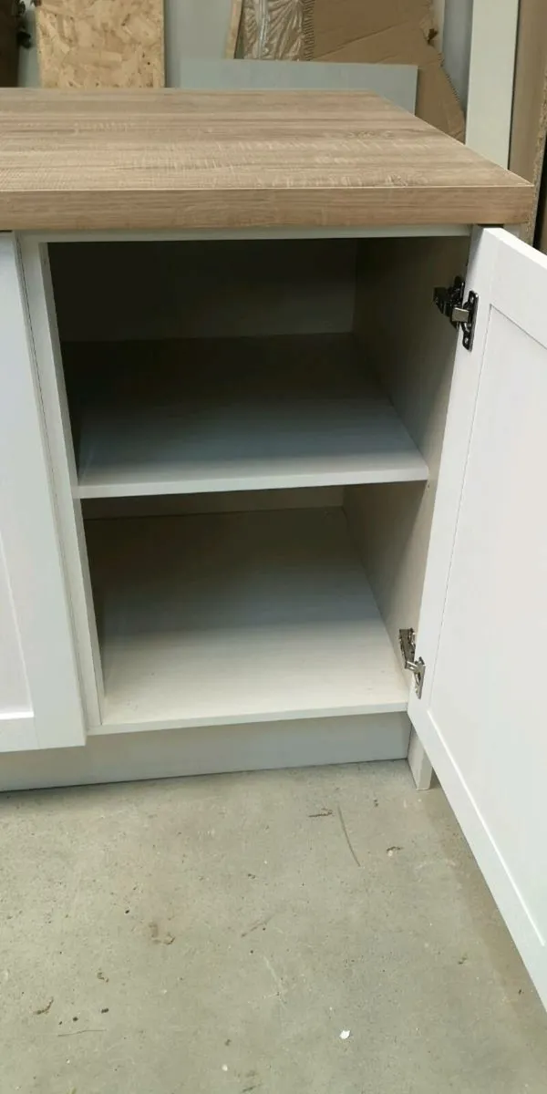 Kitchen island - Image 2