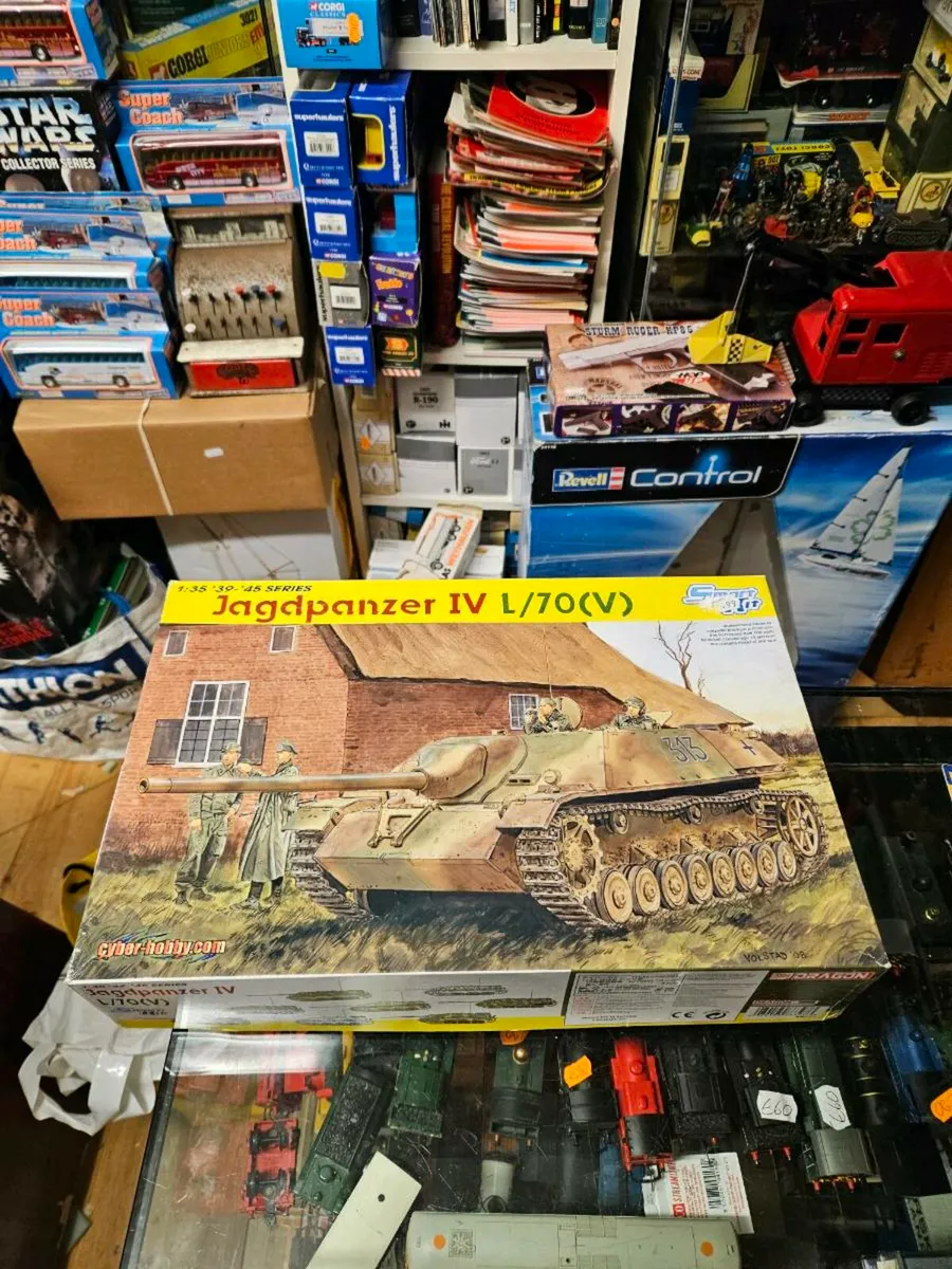 Airfix Dragon German WW2 Jadgpanzer - Image 1
