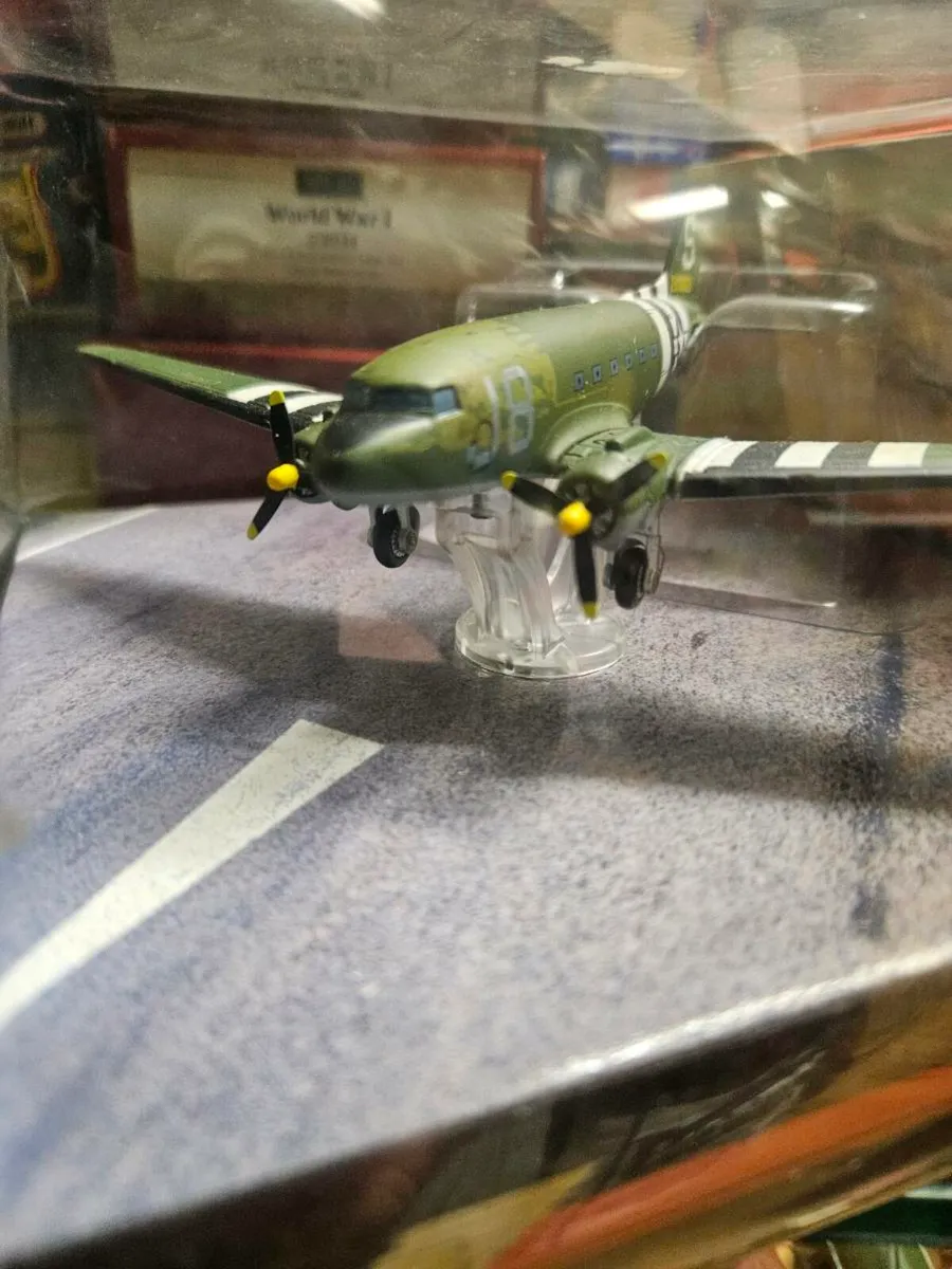 Corgi American WW2 DC3 Transport - Image 4