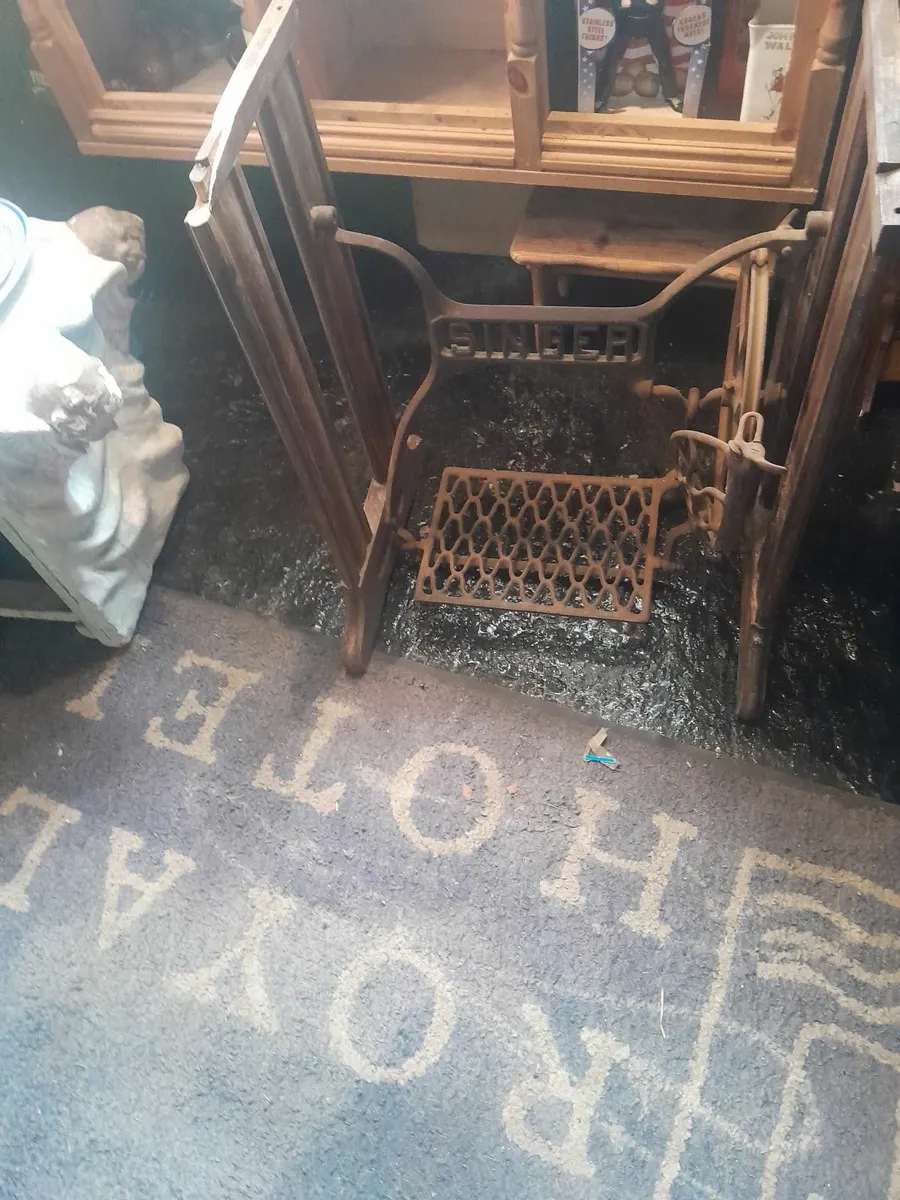 Singer sewing  machine  base - Image 4