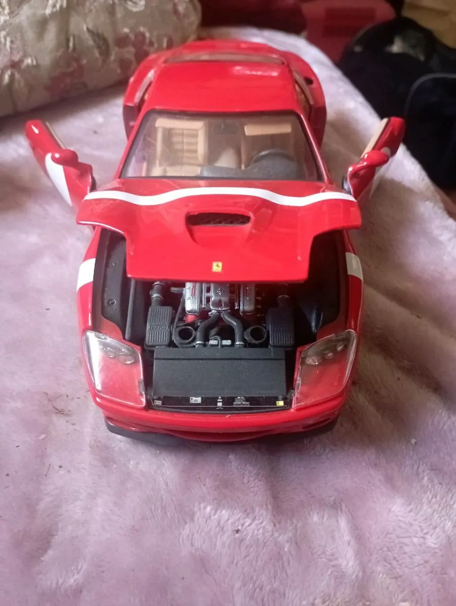 VINTAGE MAISTO 1996  RED FARRARI 559 1-18 SCALE. - Image 2