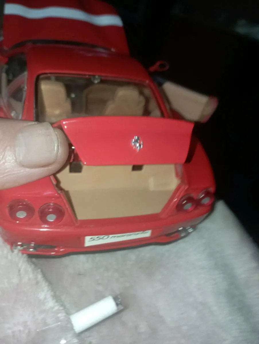 VINTAGE MAISTO 1996  RED FARRARI 559 1-18 SCALE. - Image 3