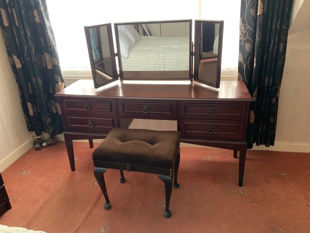 Bedroom furniture - full set - Image 1