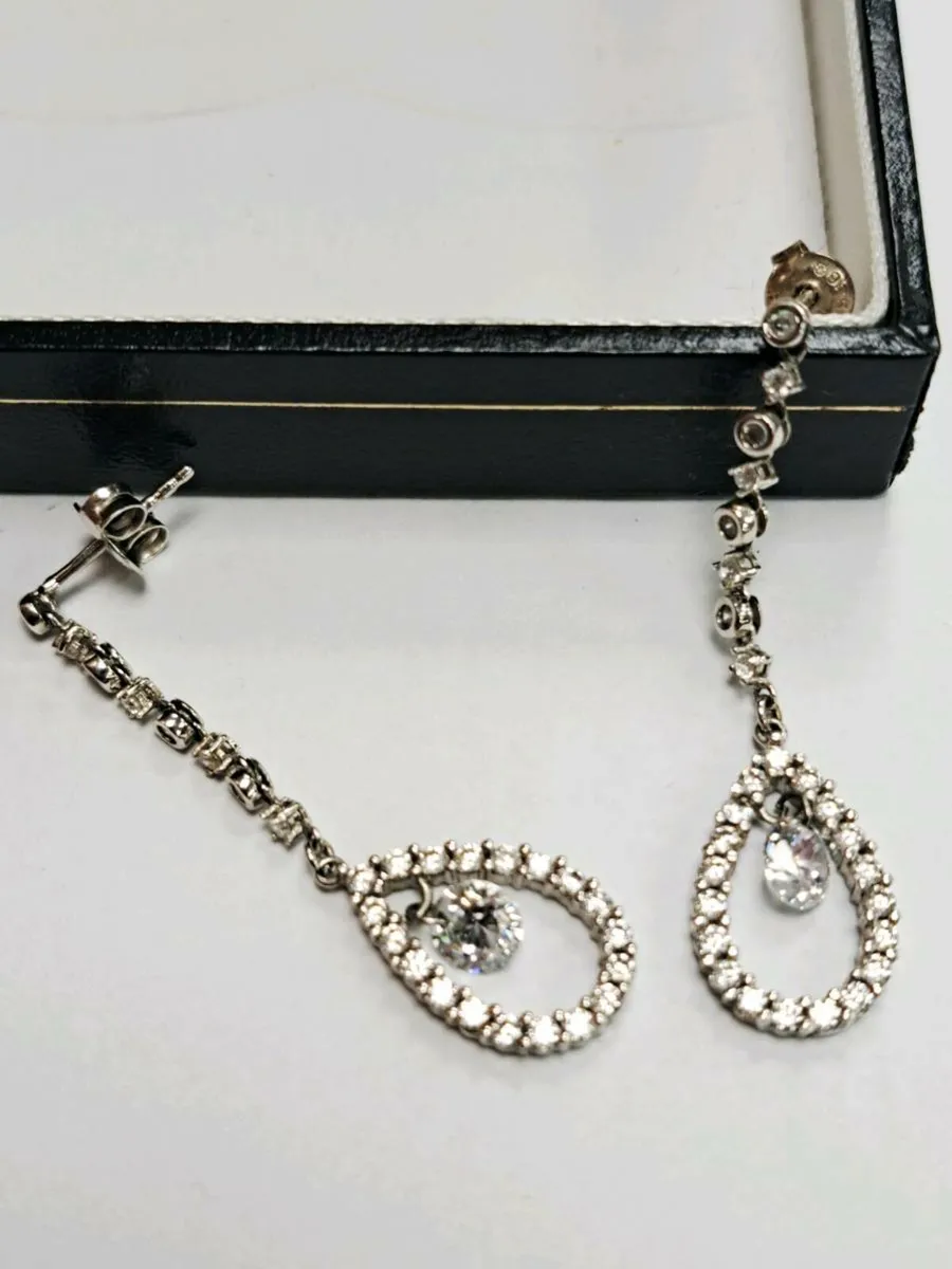 9K White Gold Earrings 9CT - Image 2