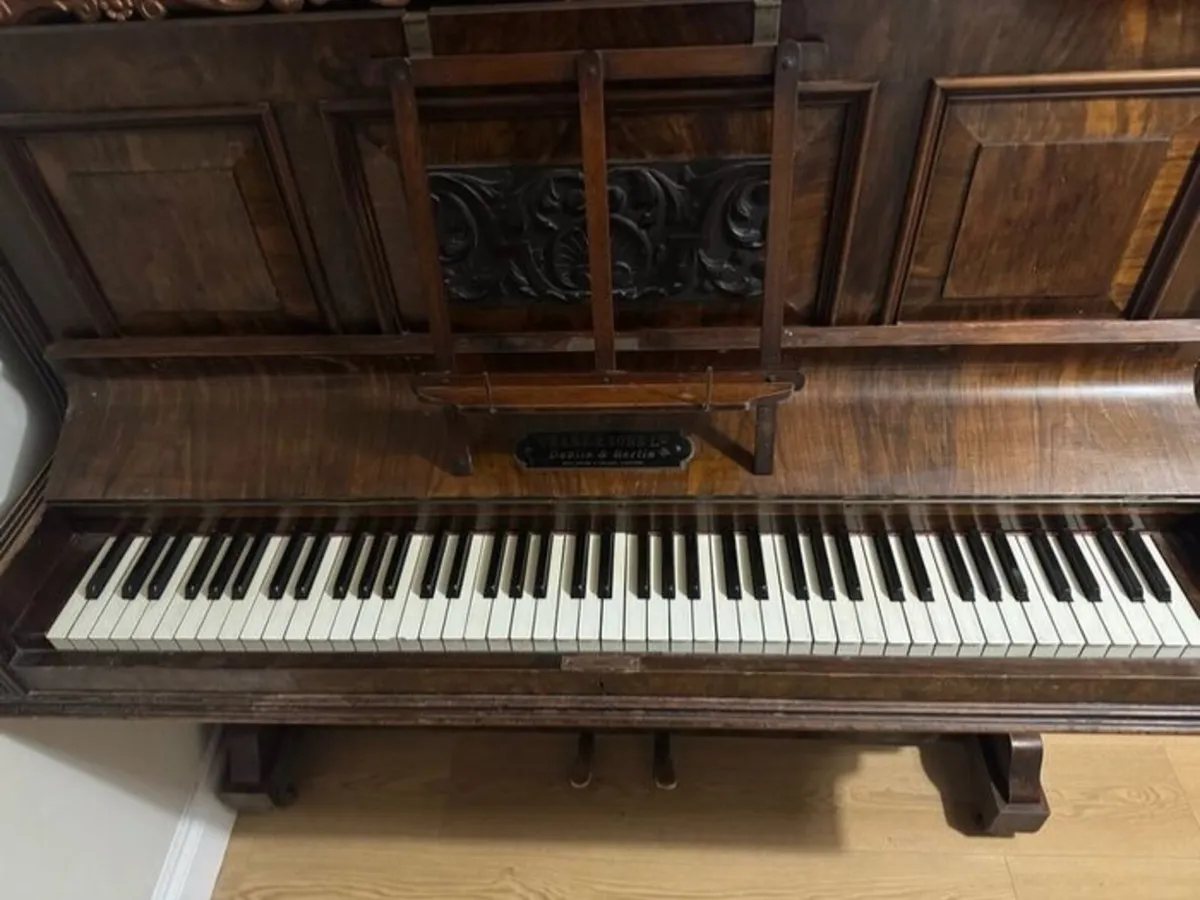 Piano looking for a nice home - Image 3