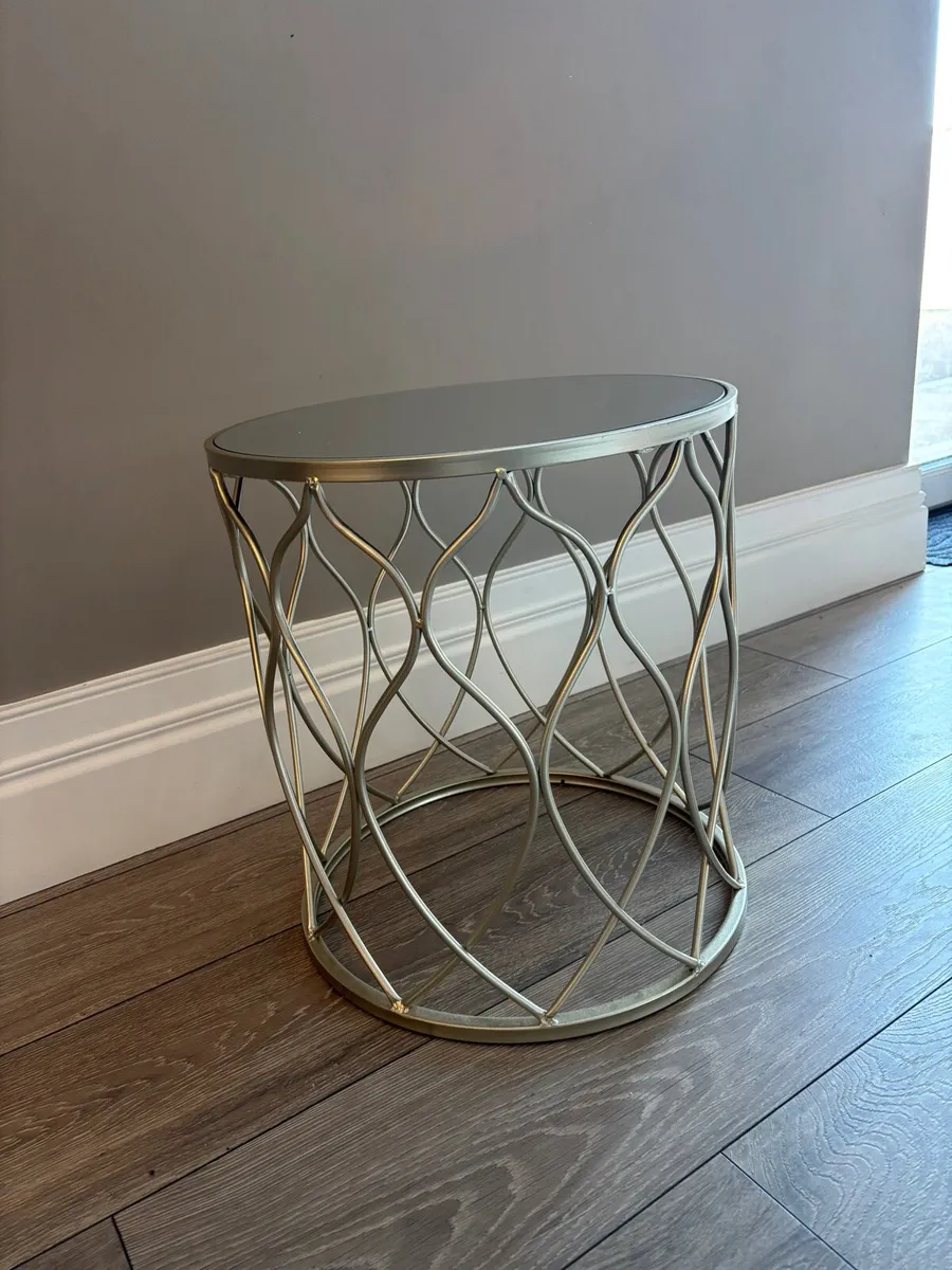 Circular coffee/lamp table - Image 2