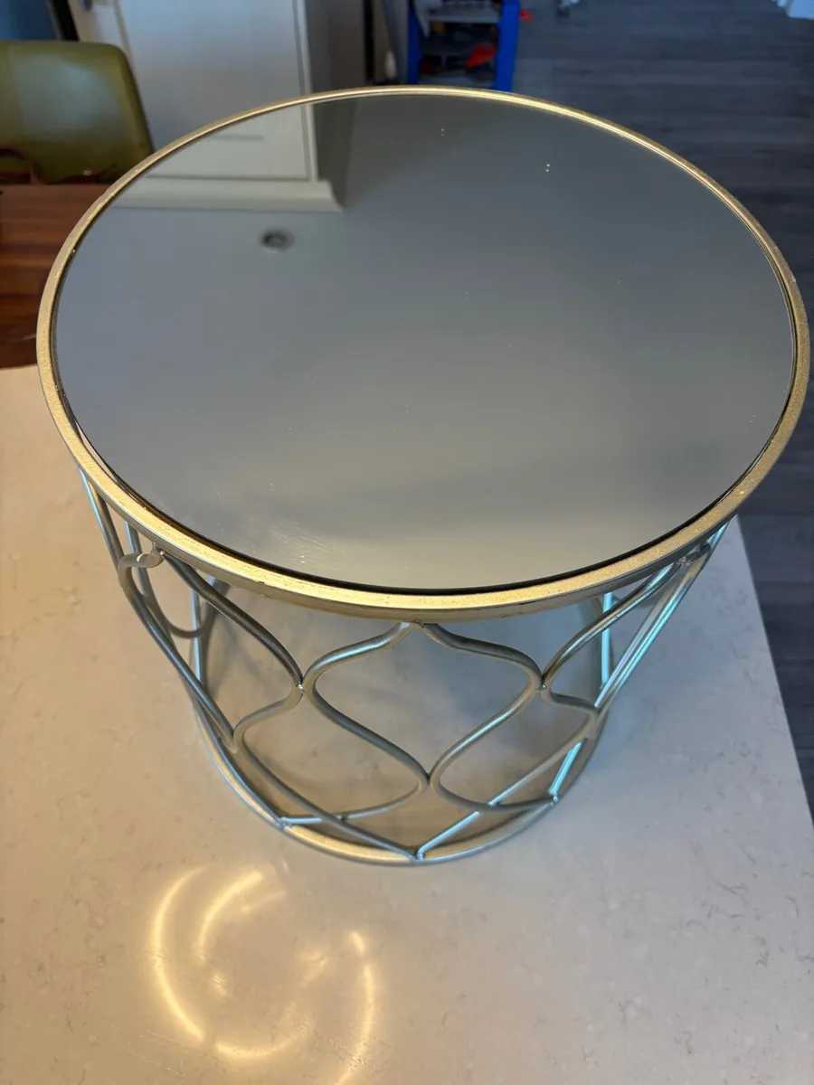 Circular coffee/lamp table - Image 3