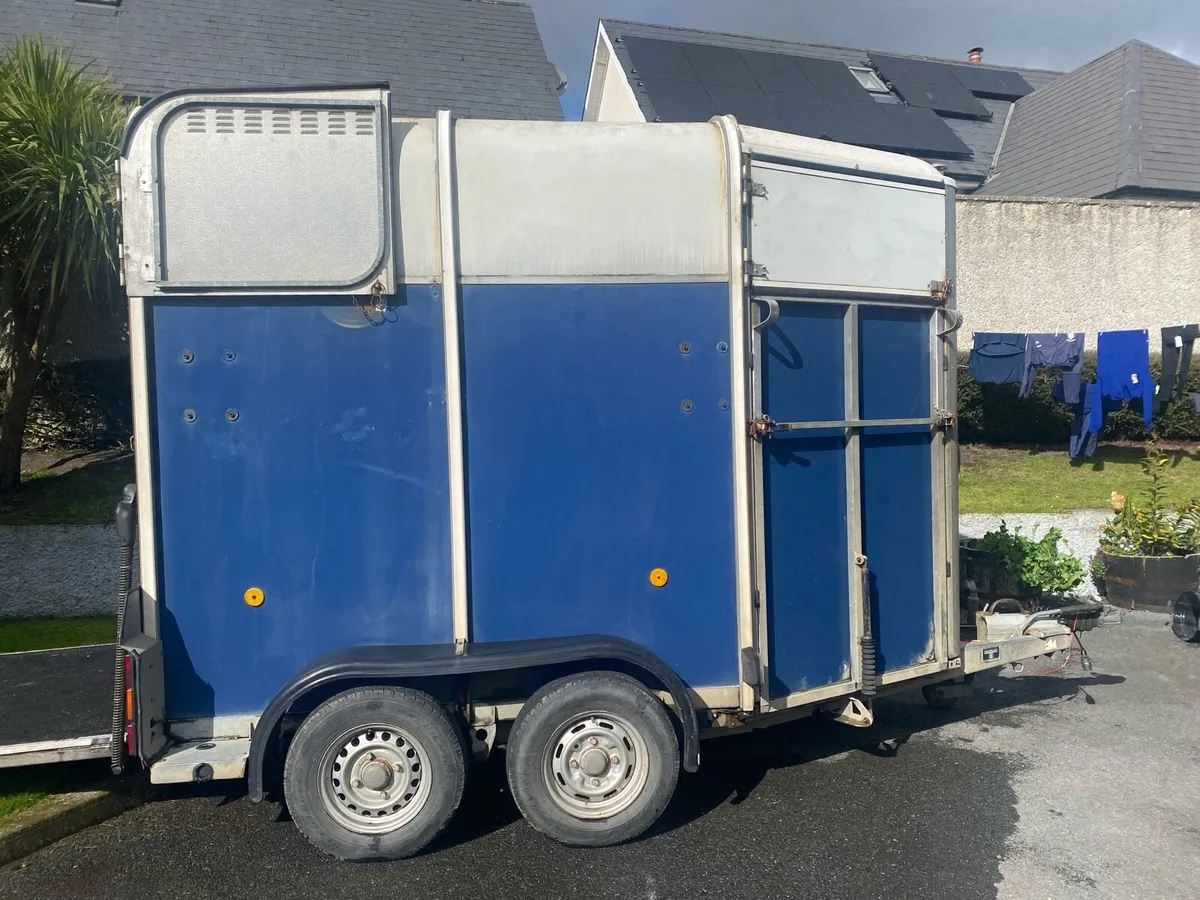 Horse box - Image 1