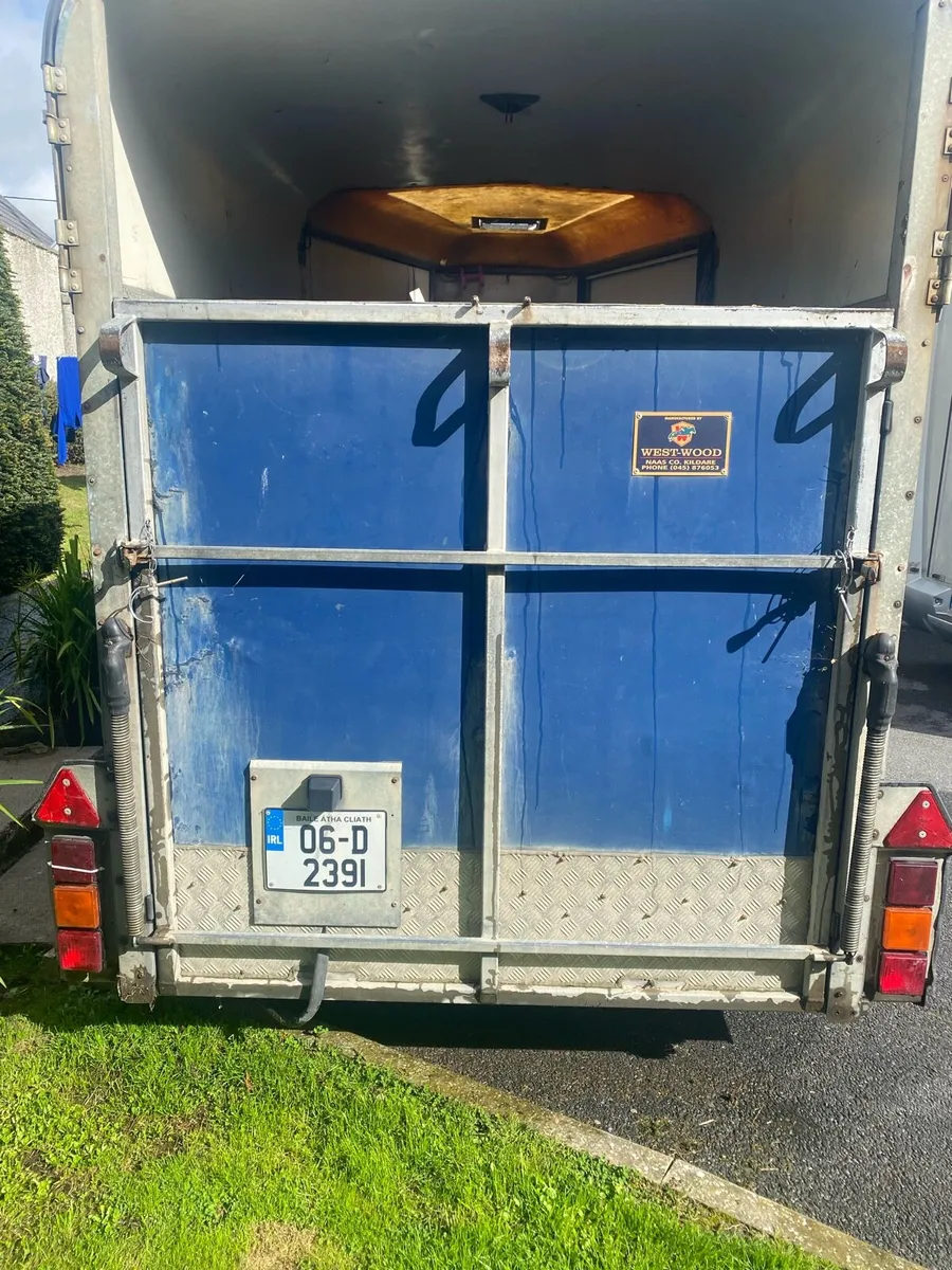 Horse box - Image 2