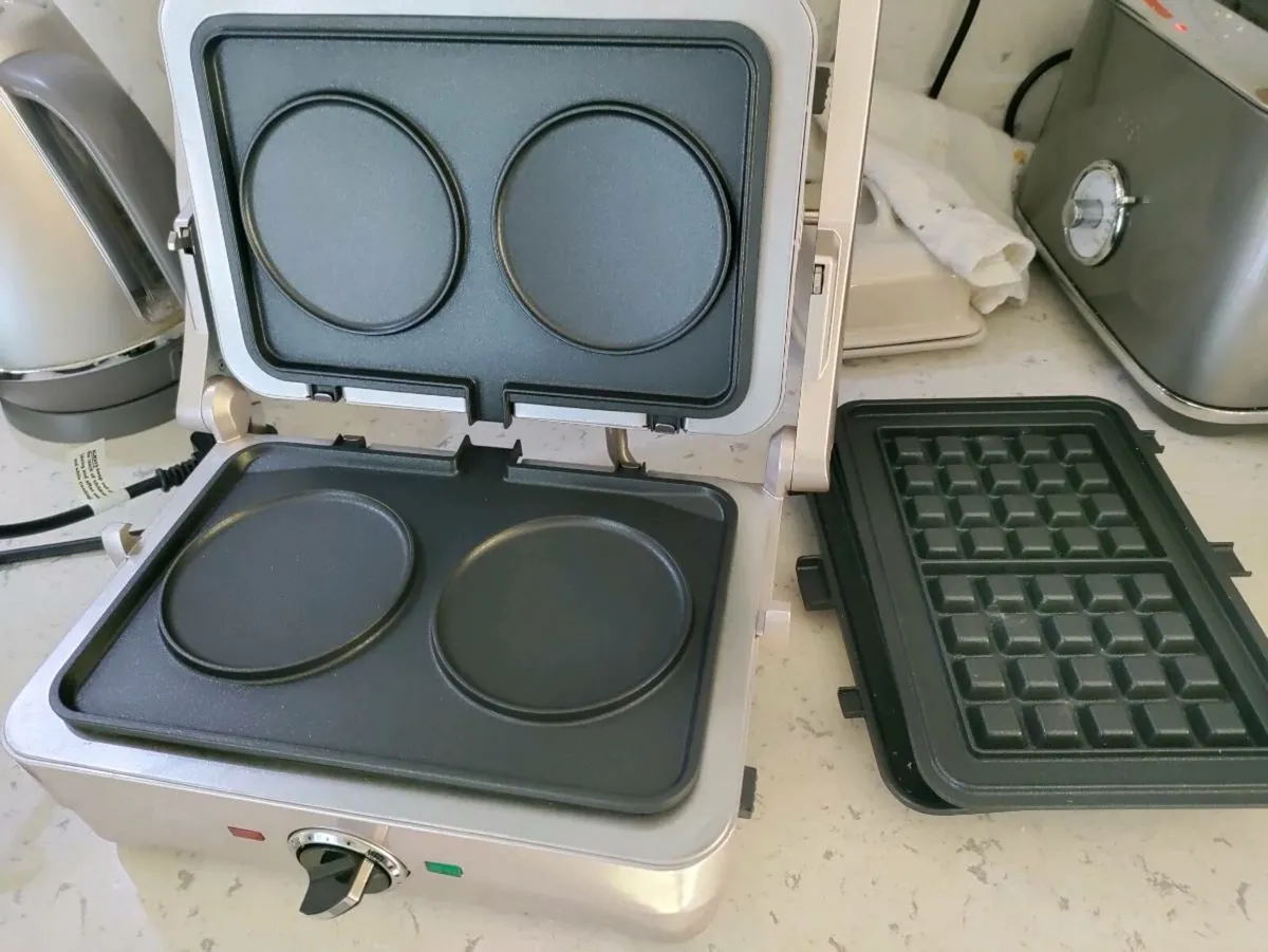 Cuisinart Waffle and Pancake Maker - Image 3