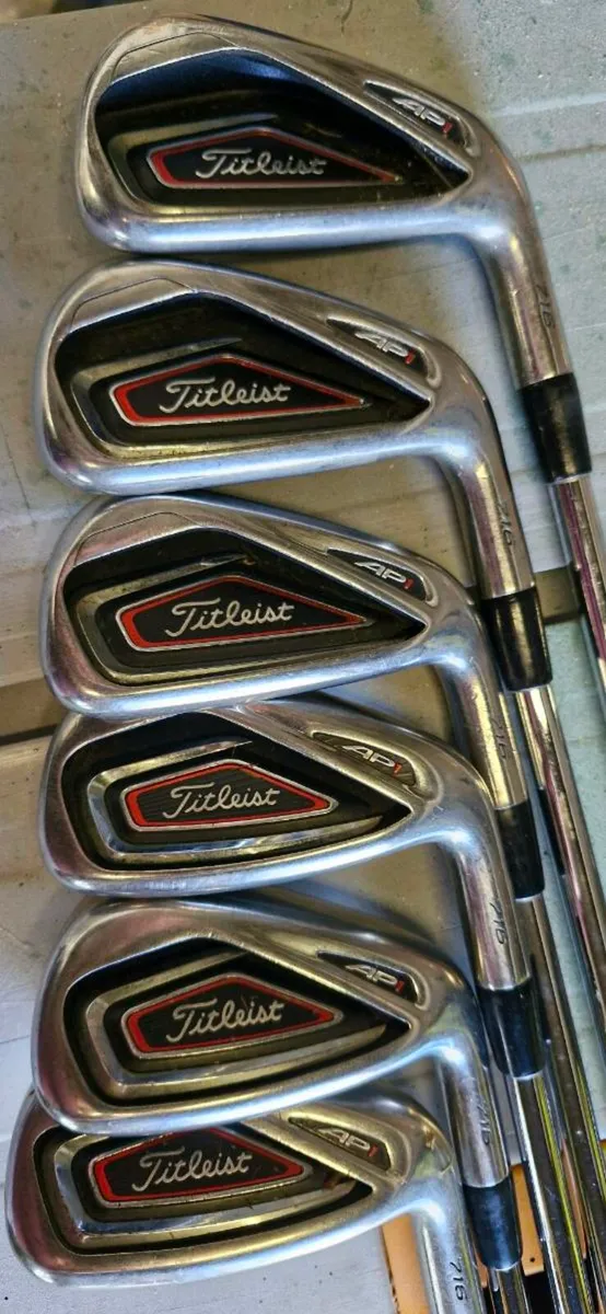 A set of golf irons - Image 1