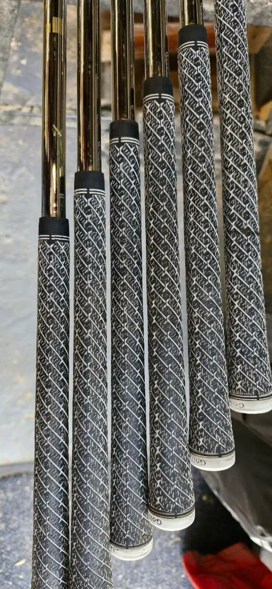 A set of golf irons - Image 2