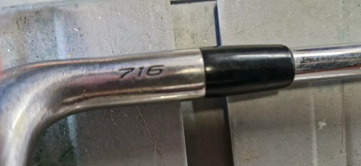 A set of golf irons - Image 4