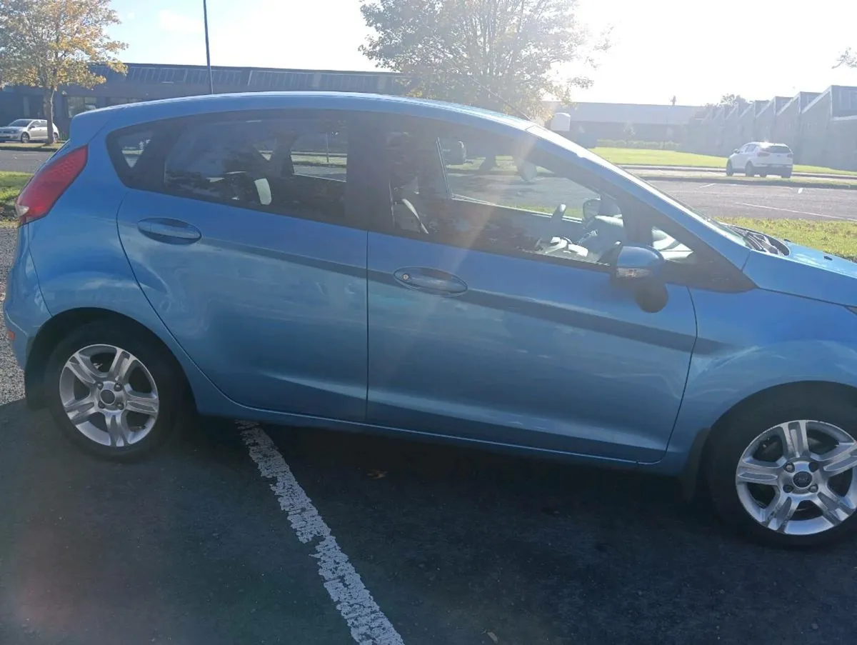 2010 ford fiesta - Image 4