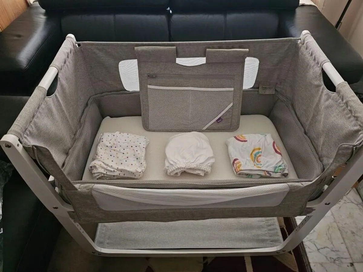SnuzPod 4 Bedside Crib in Immaculate condition with Extras - Image 2