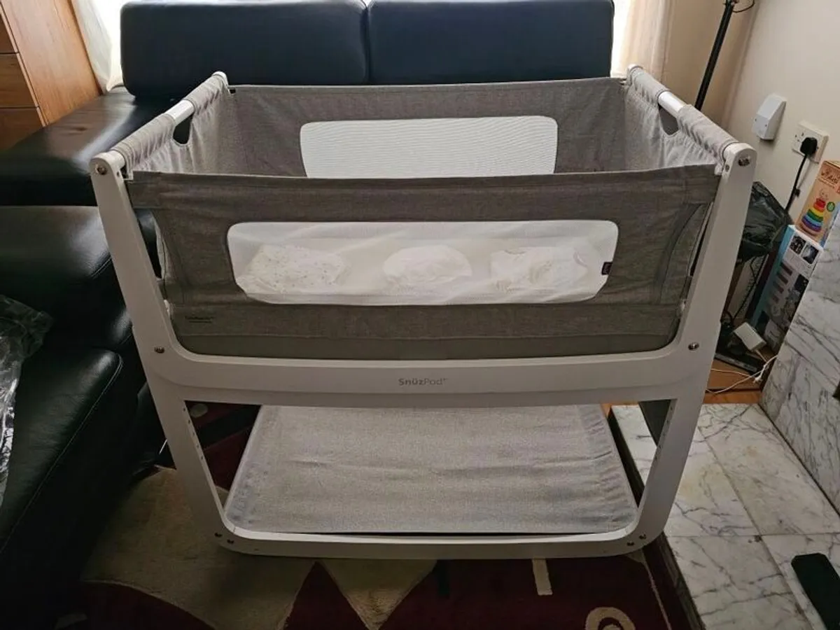 SnuzPod 4 Bedside Crib in Immaculate condition with Extras - Image 3