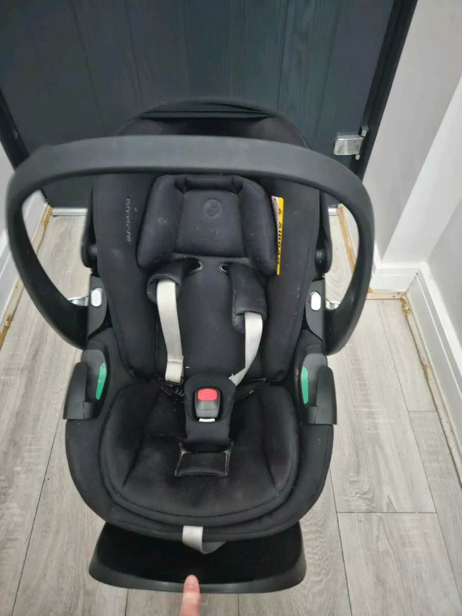 Baby car and isofix - Image 1