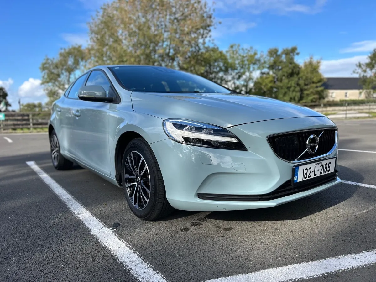 Volvo V40 T3 2018 Automatic LOW MILEAGE High specs - Image 2
