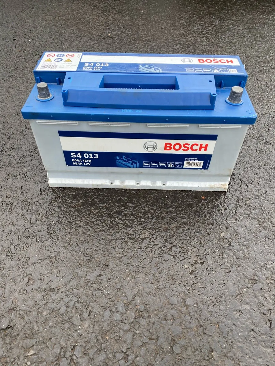 Bosch S4 013 car battery - Image 1