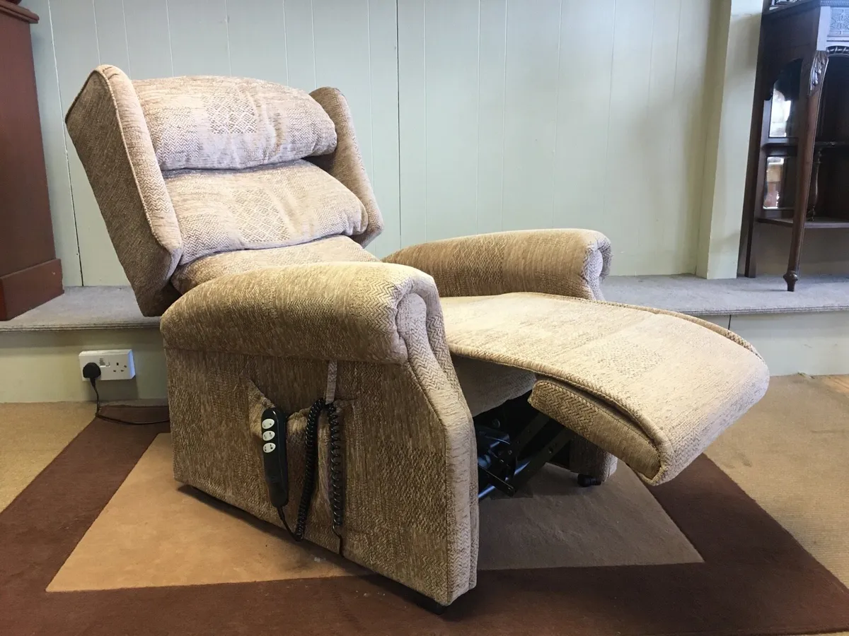 Electric Riser/Recliner Armchair - Image 2