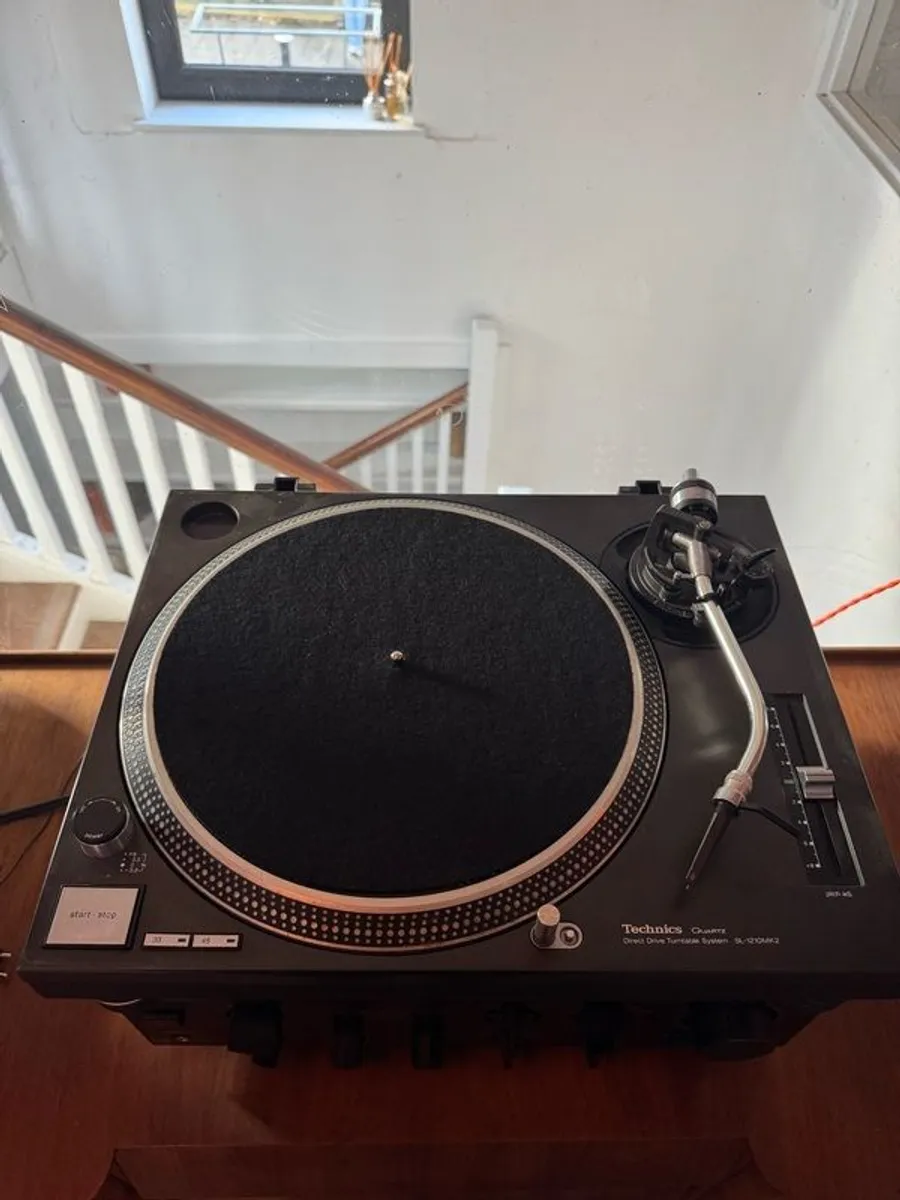 Technics 1210 MK2 - Image 1