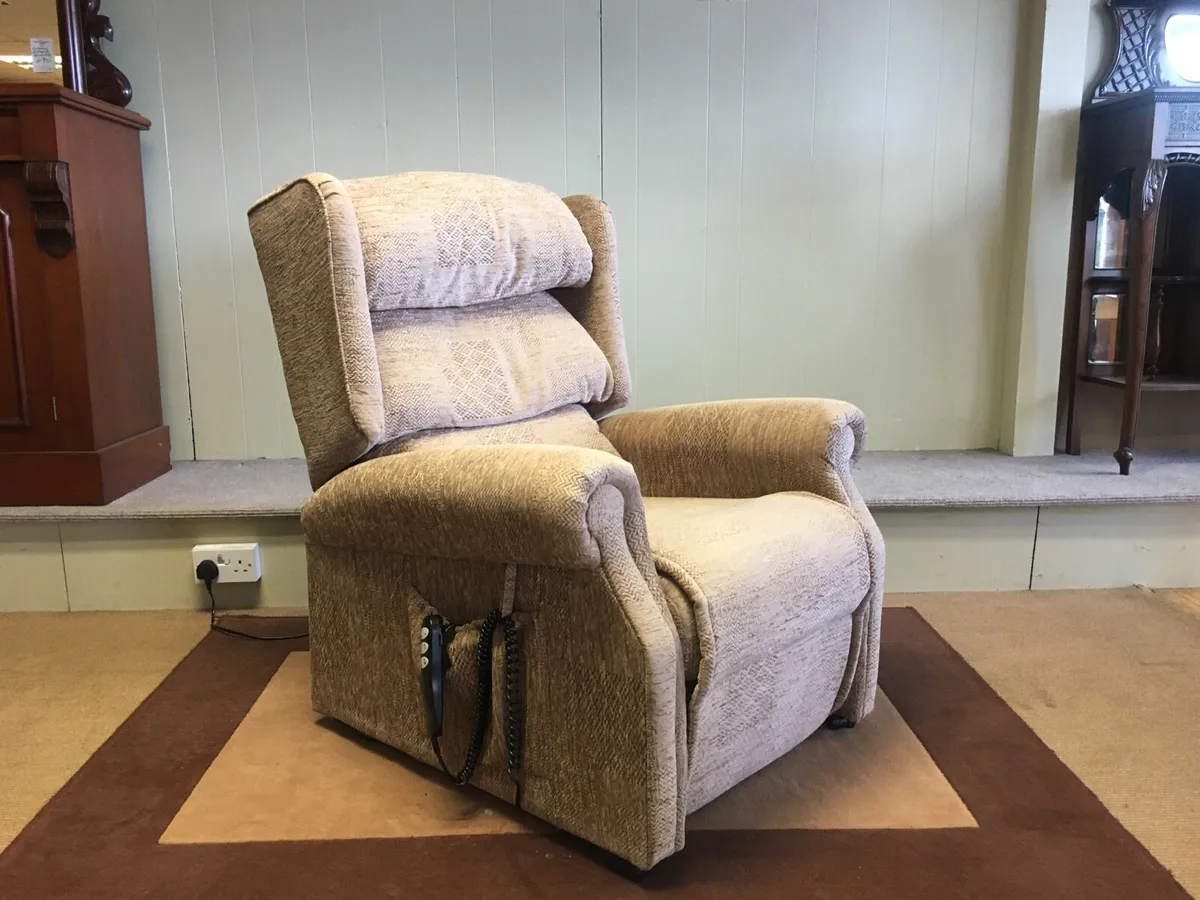 Electric Riser/Recliner Armchair - Image 3