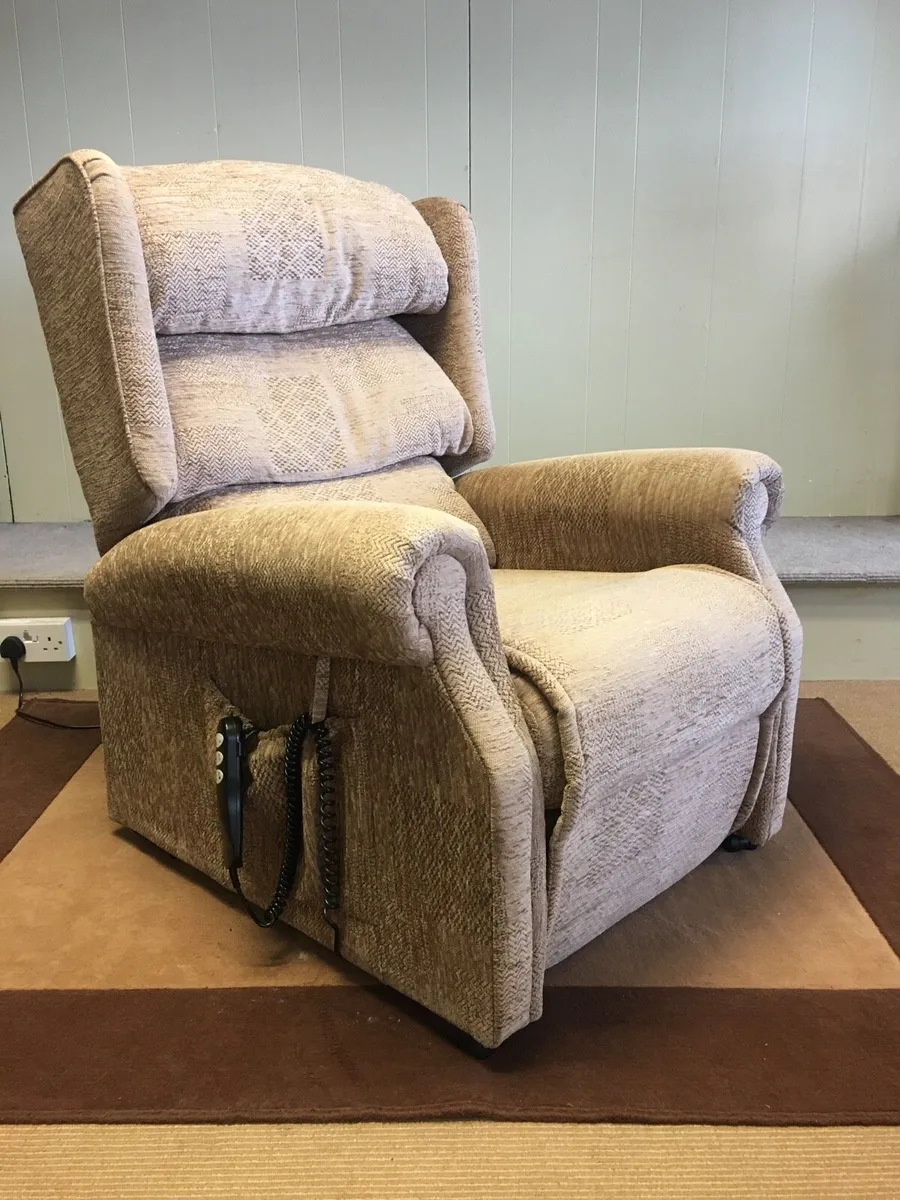 Electric Riser/Recliner Armchair - Image 4